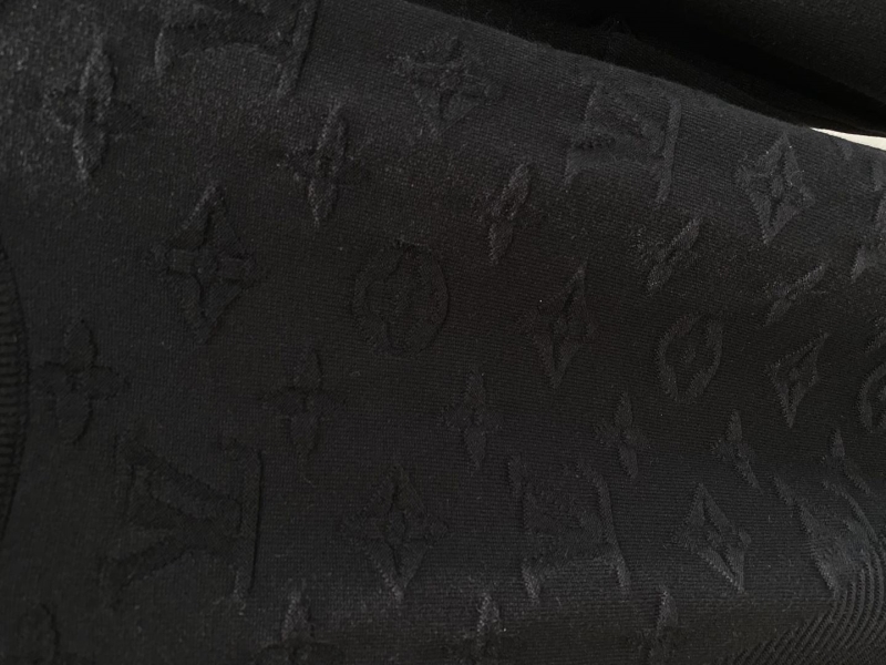 l0vis Vvtt0n sweater